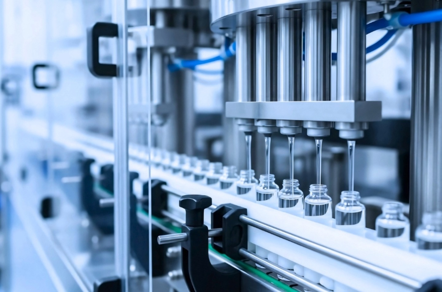 Anlagen-Maschinen-Serumherstellungsprozess unter Verwendung von Abfüllmaschinen in Produktionsanlagen